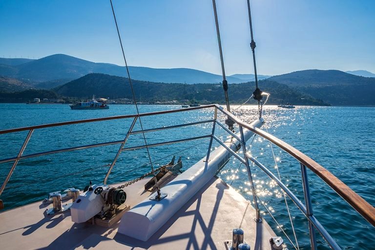The bow of Efplia and its rigging over open water off Kefalonia